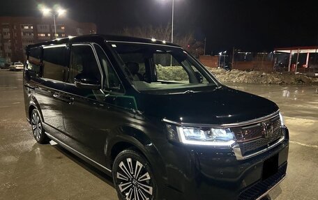 Honda Stepwgn, 2022 год, 2 100 000 рублей, 4 фотография