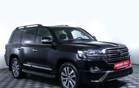 Toyota Land Cruiser 200, 2017 год, 7 390 000 рублей, 3 фотография