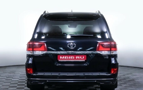 Toyota Land Cruiser 200, 2017 год, 7 390 000 рублей, 6 фотография