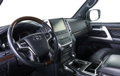 Toyota Land Cruiser 200, 2017 год, 7 390 000 рублей, 16 фотография