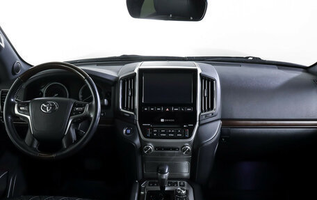 Toyota Land Cruiser 200, 2017 год, 7 390 000 рублей, 14 фотография