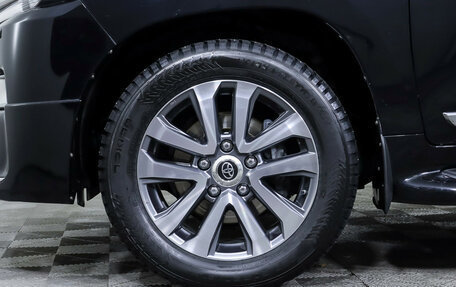 Toyota Land Cruiser 200, 2017 год, 7 390 000 рублей, 26 фотография