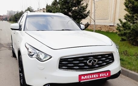 Infiniti FX II, 2010 год, 1 980 000 рублей, 11 фотография