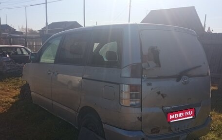 Toyota Noah III, 2002 год, 200 000 рублей, 2 фотография