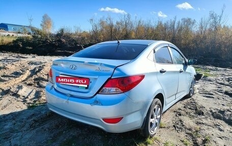 Hyundai Solaris II рестайлинг, 2011 год, 245 000 рублей, 2 фотография