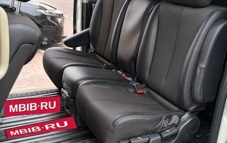 Nissan Elgrand III, 2005 год, 600 000 рублей, 2 фотография