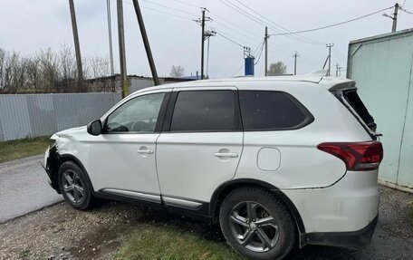 Mitsubishi Outlander III рестайлинг 3, 2017 год, 850 000 рублей, 3 фотография