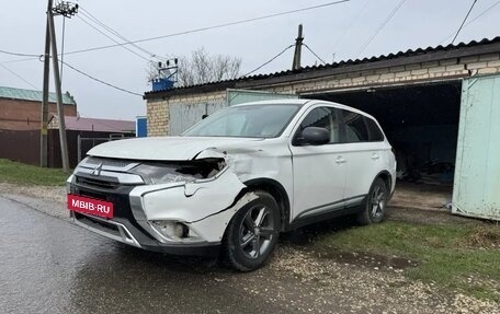 Mitsubishi Outlander III рестайлинг 3, 2017 год, 850 000 рублей, 2 фотография