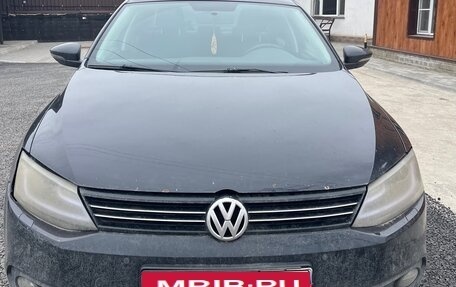 Volkswagen Jetta VI, 2013 год, 930 000 рублей, 1 фотография