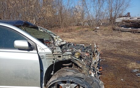 Toyota Avensis III рестайлинг, 2004 год, 150 000 рублей, 1 фотография