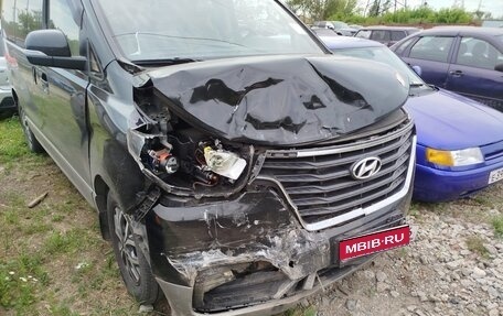 Hyundai Grand Starex Grand Starex I рестайлинг 2, 2018 год, 2 000 000 рублей, 1 фотография