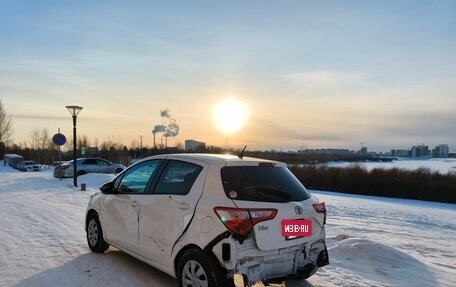 Toyota Vitz, 2019 год, 900 000 рублей, 3 фотография