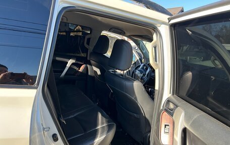 Toyota Land Cruiser Prado 150 рестайлинг 2, 2017 год, 2 250 000 рублей, 8 фотография