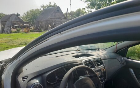 Renault Logan II, 2015 год, 250 000 рублей, 5 фотография