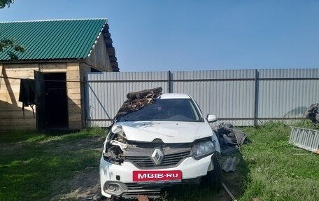 Renault Logan II, 2015 год, 250 000 рублей, 3 фотография