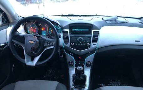 Chevrolet Cruze II, 2010 год, 320 000 рублей, 11 фотография