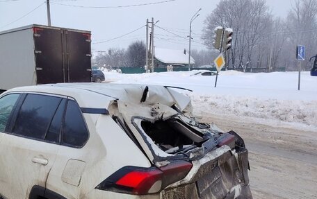 Toyota RAV4, 2021 год, 2 100 000 рублей, 3 фотография