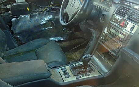 Mercedes-Benz E-Класс, 1999 год, 90 000 рублей, 3 фотография