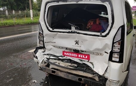 Peugeot Partner II рестайлинг 2, 2021 год, 850 000 рублей, 4 фотография