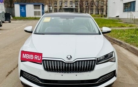 Skoda Superb III рестайлинг, 2023 год, 2 790 000 рублей, 2 фотография