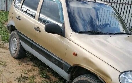 Chevrolet Niva I рестайлинг, 2004 год, 145 000 рублей, 2 фотография