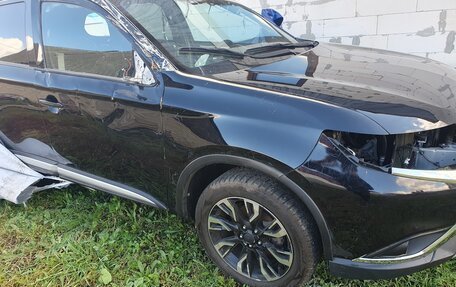 Mitsubishi Outlander III рестайлинг 3, 2022 год, 1 650 000 рублей, 4 фотография