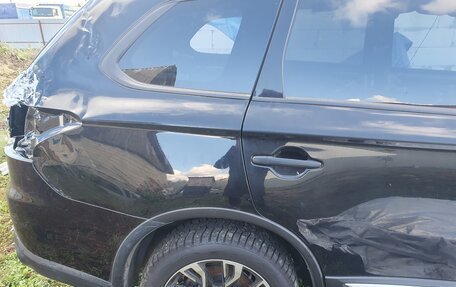 Mitsubishi Outlander III рестайлинг 3, 2022 год, 1 650 000 рублей, 3 фотография