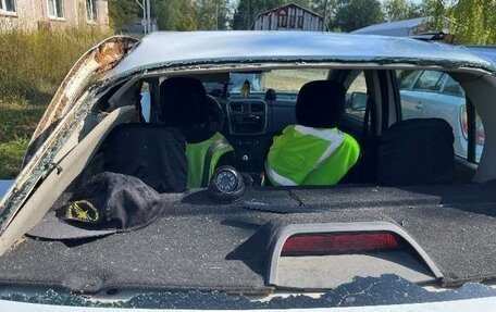 Renault Logan II, 2017 год, 90 000 рублей, 11 фотография