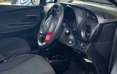 Toyota Vitz, 2017 год, 630 000 рублей, 2 фотография