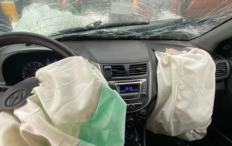 Hyundai Solaris II рестайлинг, 2015 год, 290 000 рублей, 2 фотография