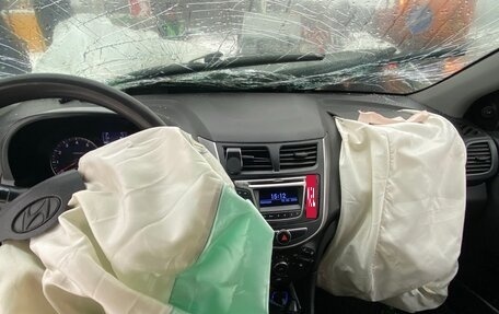 Hyundai Solaris II рестайлинг, 2015 год, 290 000 рублей, 3 фотография