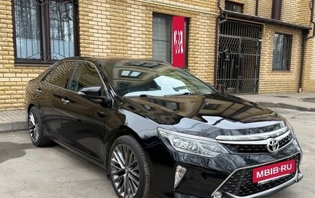 Toyota Camry, 2018 год, 2 390 000 рублей, 2 фотография