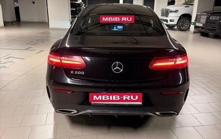 Mercedes-Benz E-Класс, 2017 год, 3 100 000 рублей, 5 фотография