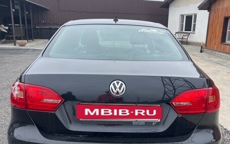 Volkswagen Jetta VI, 2013 год, 930 000 рублей, 3 фотография