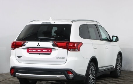 Mitsubishi Outlander III рестайлинг 3, 2017 год, 1 949 585 рублей, 4 фотография