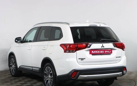 Mitsubishi Outlander III рестайлинг 3, 2017 год, 1 949 585 рублей, 7 фотография