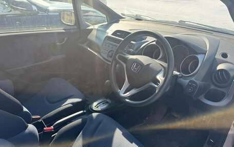 Honda Fit III, 2010 год, 690 000 рублей, 6 фотография