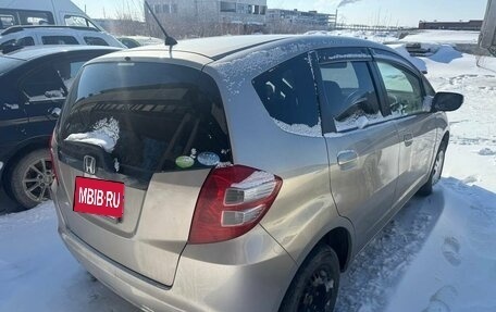 Honda Fit III, 2010 год, 690 000 рублей, 4 фотография