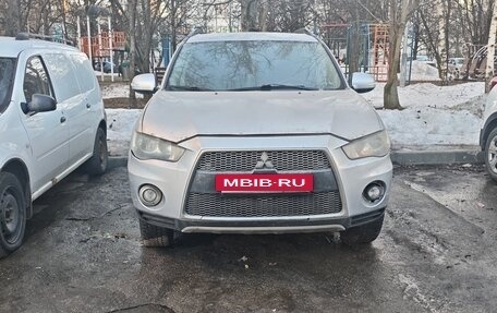 Mitsubishi Outlander III рестайлинг 3, 2011 год, 610 000 рублей, 2 фотография