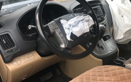 Hyundai Grand Starex Grand Starex I рестайлинг 2, 2018 год, 2 000 000 рублей, 6 фотография