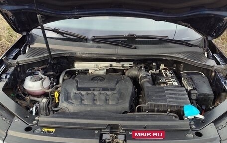 Volkswagen Tiguan II, 2017 год, 2 300 000 рублей, 13 фотография