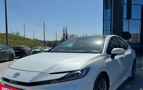 Toyota Camry, 2024 год, 3 700 000 рублей, 2 фотография