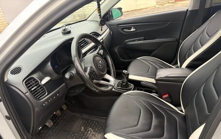 KIA Rio IV, 2017 год, 1 000 000 рублей, 3 фотография