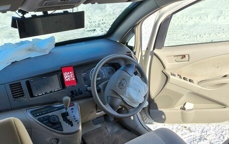 Toyota ISis I, 2012 год, 350 000 рублей, 4 фотография