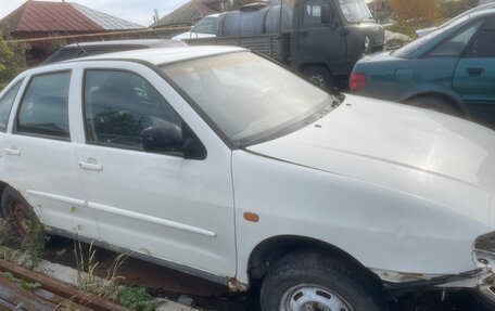 Volkswagen Polo III рестайлинг, 1998 год, 40 000 рублей, 2 фотография