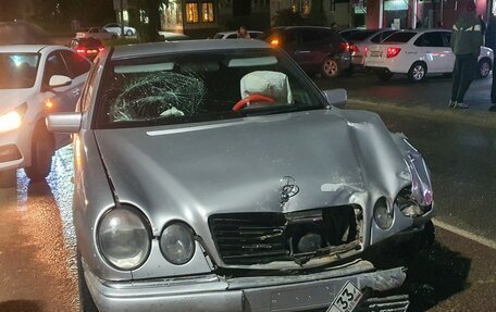 Mercedes-Benz E-Класс, 1997 год, 200 000 рублей, 5 фотография