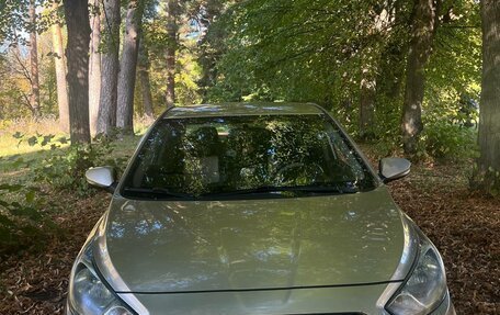 Hyundai Solaris II рестайлинг, 2011 год, 560 000 рублей, 1 фотография