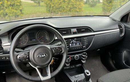 KIA Rio IV, 2018 год, 1 050 000 рублей, 23 фотография