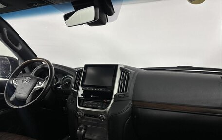 Toyota Land Cruiser 200, 2018 год, 7 500 000 рублей, 21 фотография