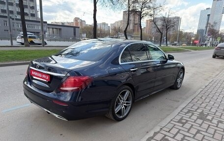 Mercedes-Benz E-Класс, 2018 год, 3 950 000 рублей, 5 фотография